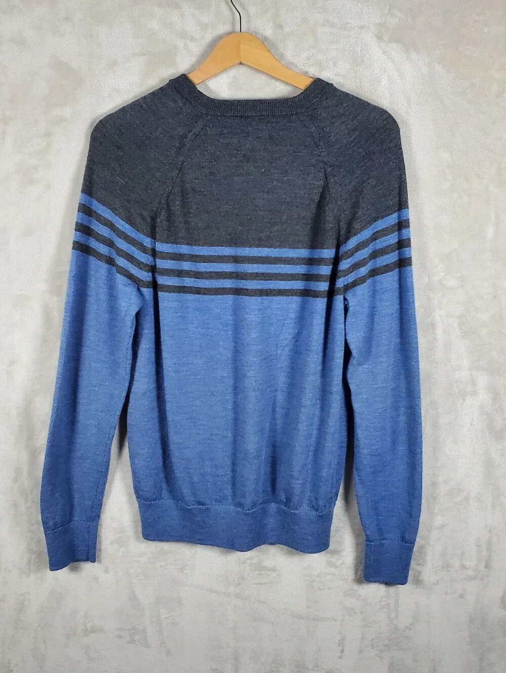 Banana Republic Mens M 100% Merino Wool Blue Stripe Crewneck Sweater Old Money